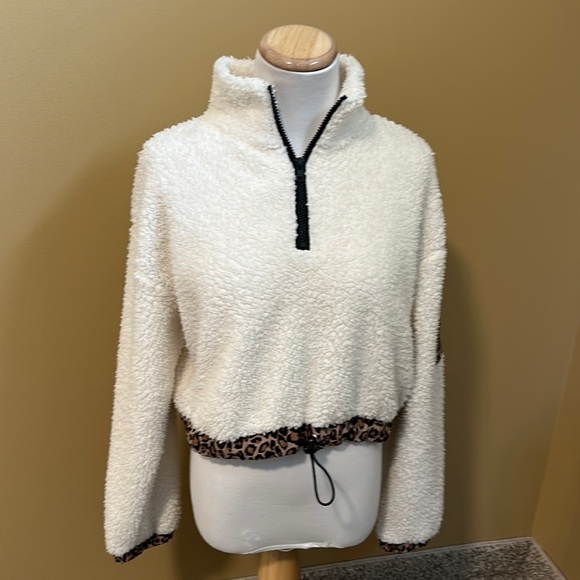 Forever 21 Jackets & Blazers - 👛 Forever 21 Cropped Sherpa Pullover Jacket